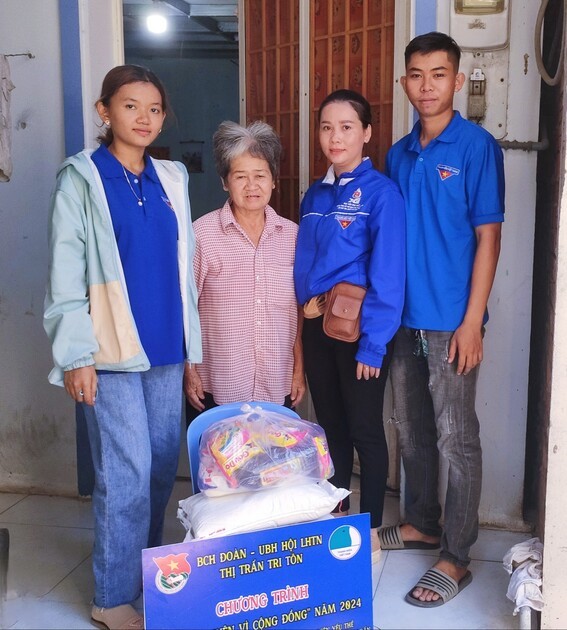 Đoàn Thị trấn Tri Tôn thực hiện chương trình "Tình Nguyện Vì Cộng Đồng" 