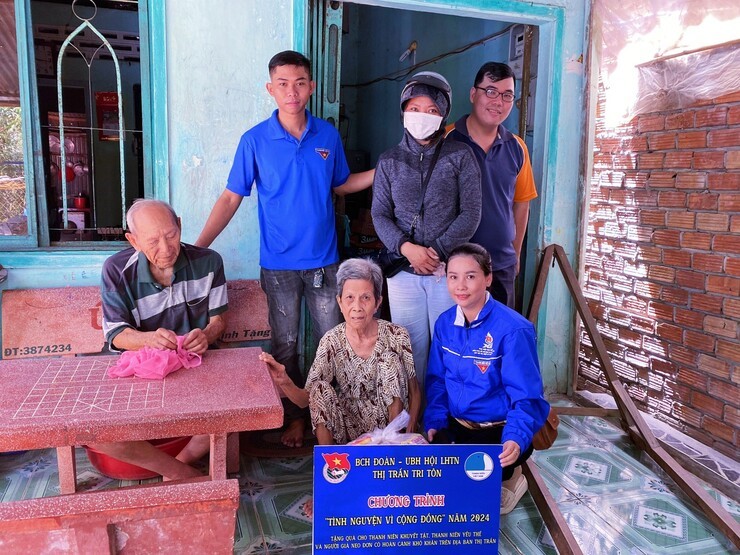 Đoàn Thị trấn Tri Tôn thực hiện chương trình "Tình Nguyện Vì Cộng Đồng" 
