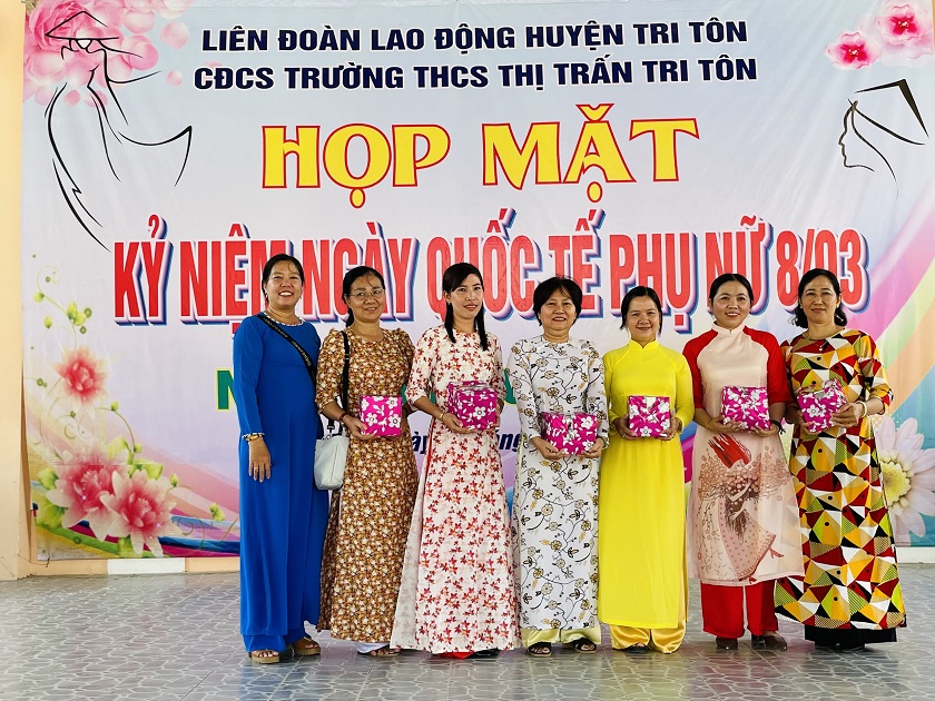 họp mặt 8-3